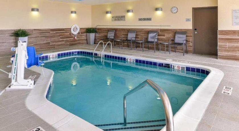Fairfield & Hotel 2*