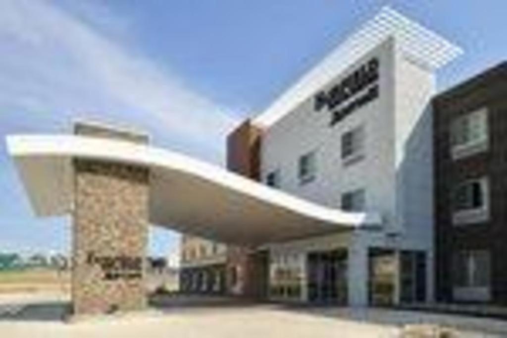Fairfield & Hotel 2*